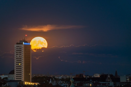 Moonrise, Budapest